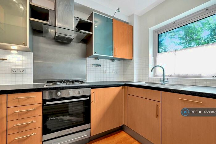 3 Bedroom Terraced House To Rent In Heaven Tree Close, London, N1