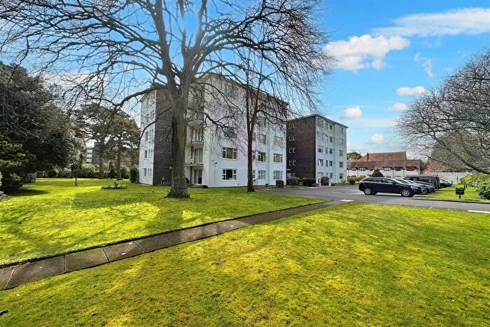 2 Bedroom Flat For Sale In Canford Cliffs, BH13