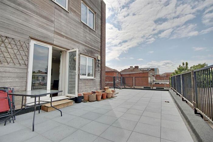 2 Bedroom Flat For Sale In West Street, Fareham, Hampshire, PO16