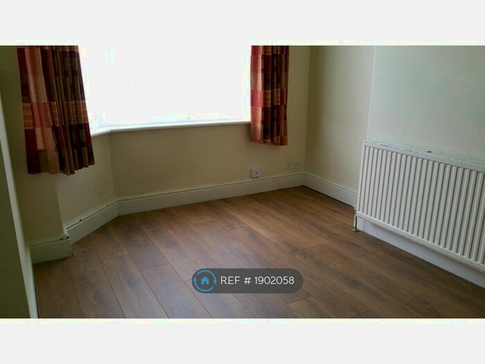 1 Bedroom Flat To Rent In Waverley Road, Manchester, M9