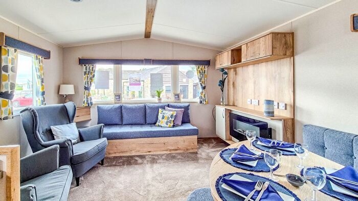 2 Bedroom Mobile/park Home For Sale In Tosside, Skipton, BD23