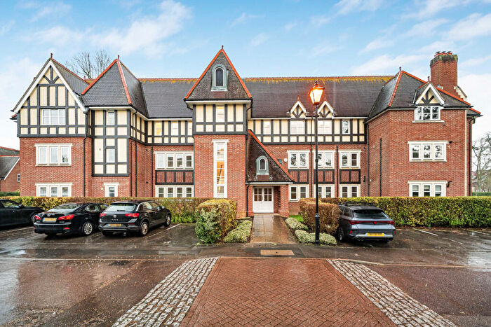 2 Bedroom Apartment For Sale In Lady Place, Sutton Courtenay, OX14