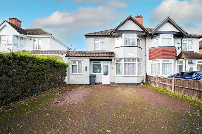 4 Bedroom Semi-Detached House For Sale In Fox Hollies Road, Hall Green, B28