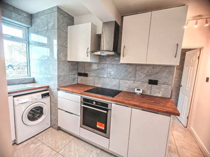 1 Bedroom Flat For Sale In Peter's Court, Kings Aveune, SW4