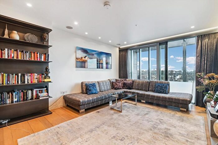 3 Bedroom Flat For Sale In Buckingham Palace Road, London, SW1W