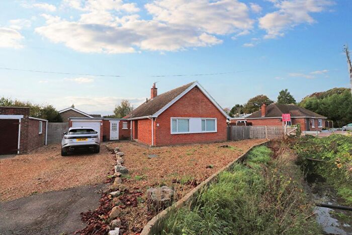 2 Bedroom Detached Bungalow For Sale In Horsepit Lane, Pinchbeck, PE11