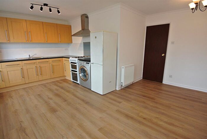 2 Bedroom Flat To Rent In Greenacre Court, Englefield Green, TW20