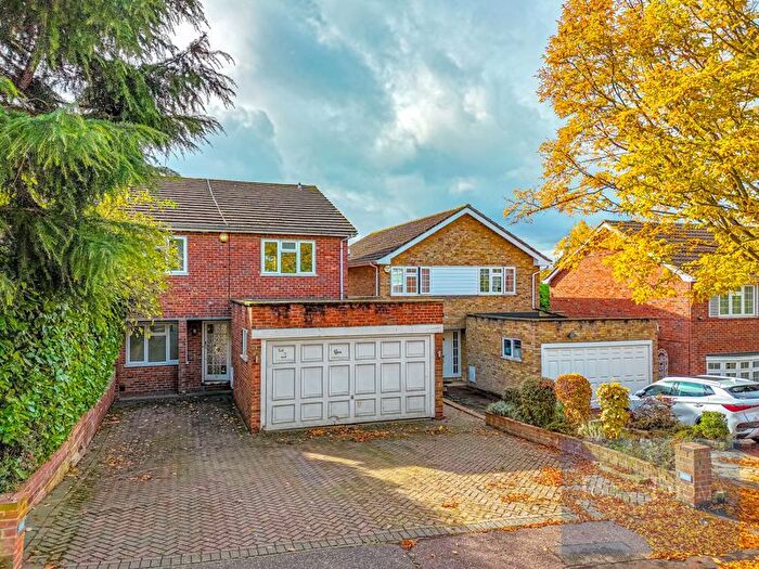 4 Bedroom Detached House For Sale In Lyndhurst Rise, Chigwell, IG7