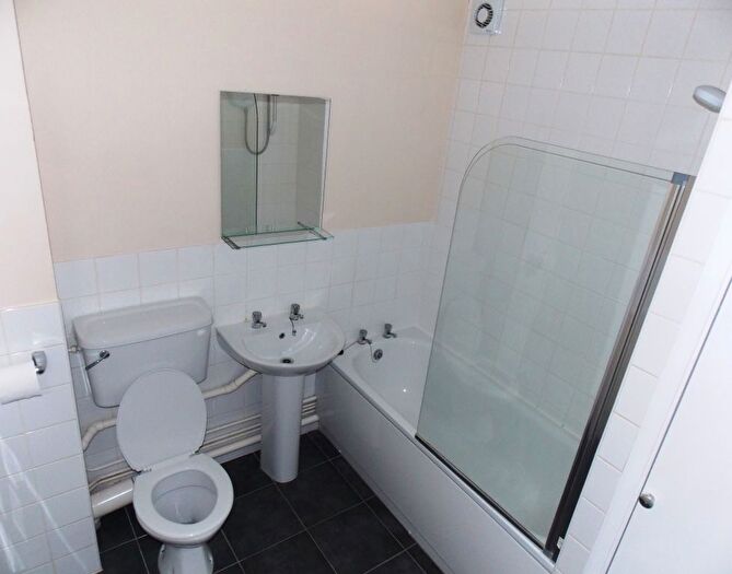 2 Bedroom Flat To Rent In Copers Cope Road, Beckenham, BR3