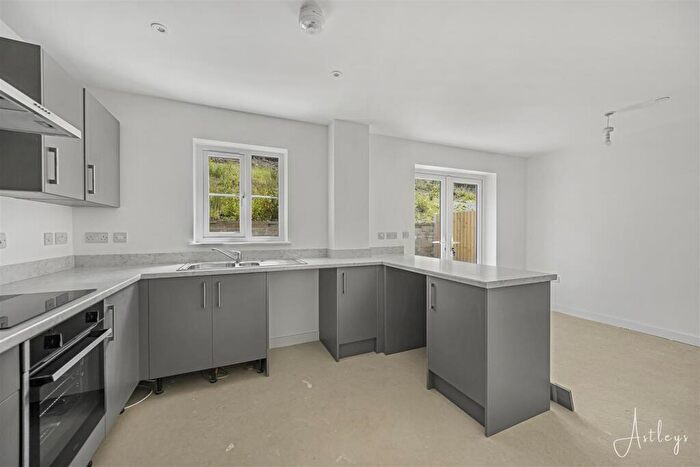 3 Bedroom Detached House For Sale In Clos Yr Ysgol, Clyne, Neath, SA11