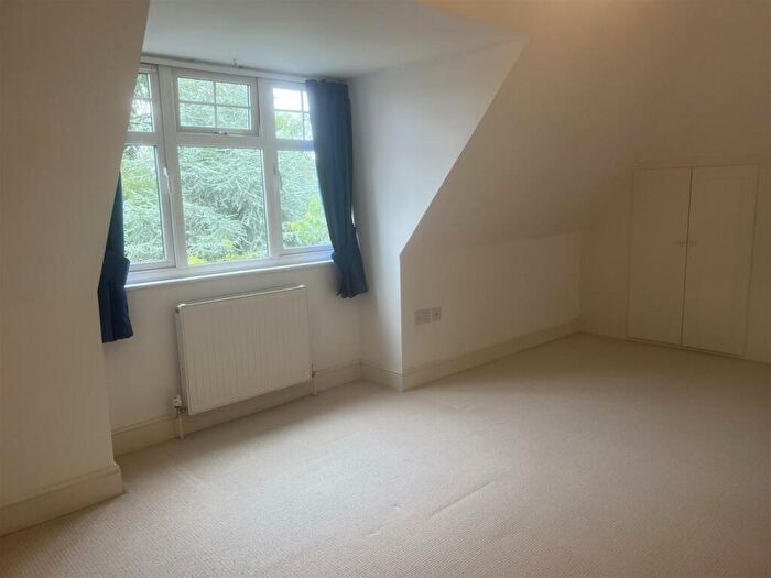 1 Bedroom Apartment To Rent In Gales Drive, Crawley, RH10