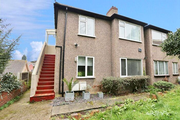 2 Bedroom Maisonette To Rent In Lewin Road, Bexleyheath, Kent, DA6