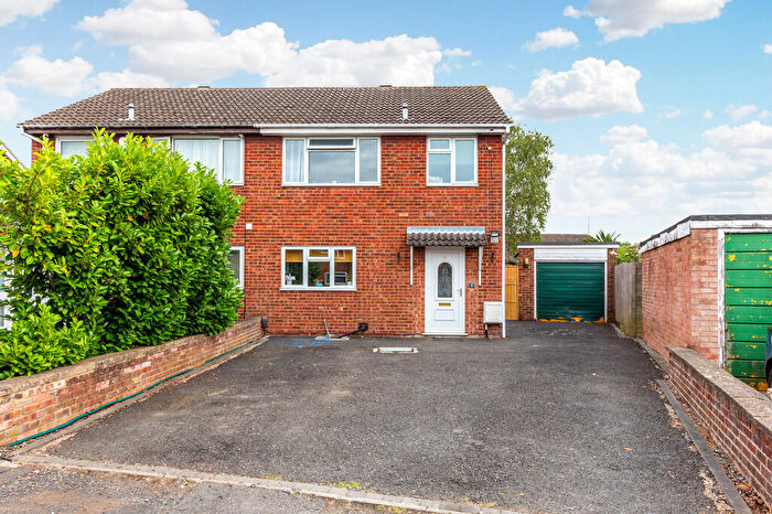 3 Bedroom Semi-Detached House For Sale In Ennerdale Road, Rushden, NN10