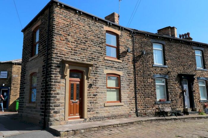 2 Bedroom End Of Terrace House To Rent In Armitage Square, Pudsey, West Yorkshire, Uk, LS28