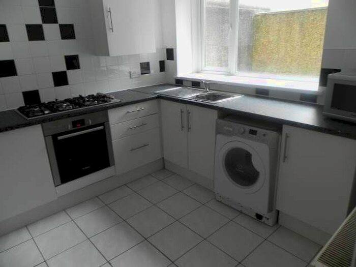 4 Bedroom Property To Rent In St. Helens Avenue, Brynmill, Swansea, SA1