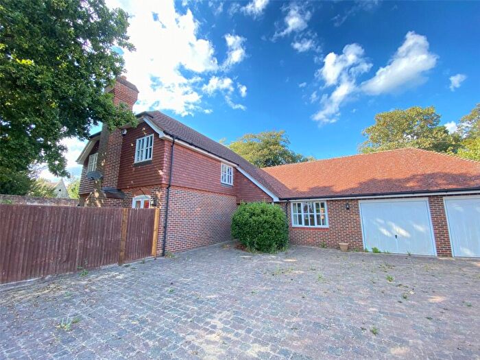 5 Bedroom Detached House To Rent In Holt Close, Sidcup, DA14