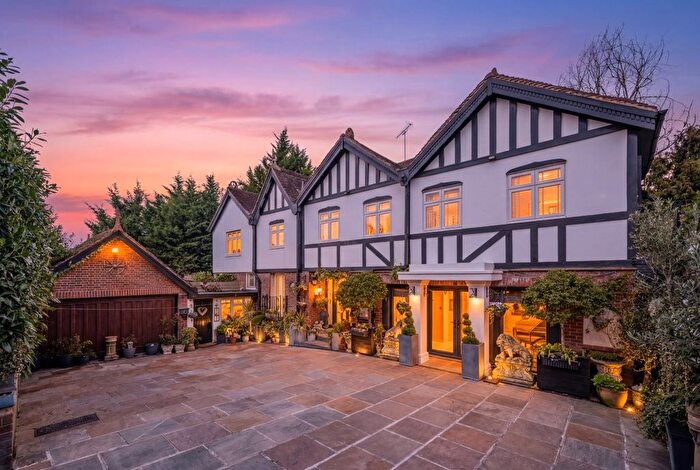 8 Bedroom Detached House For Sale In Croydon Road, Keston, BR2