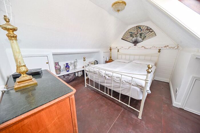 4 Bedroom Detached House For Sale In Orchard Road, Havant, PO9