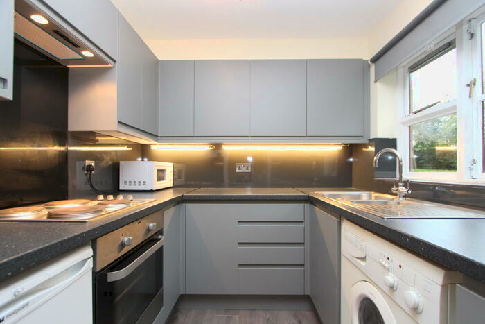 1 Bedroom Apartment To Rent In Chiltern Court, Pages Hill, Muswell Hill, London, N10