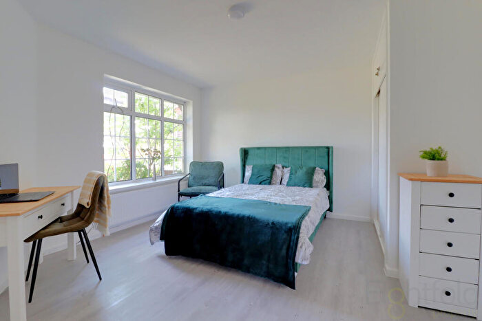 1 Bedroom Bungalow To Rent In Vines Cross Road, Brighton, BN2