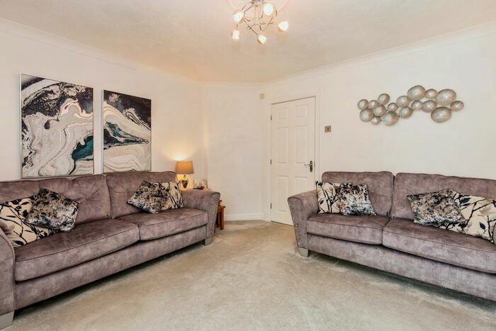 3 Bedroom Detached House For Sale In Austin Close, Leyland, Lancashire, PR25