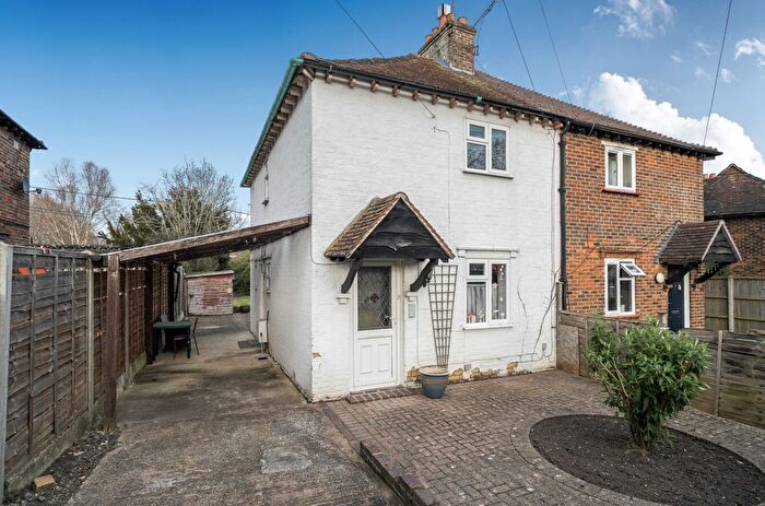 3 Bedroom Semi Detached House For Sale In Potters Gate, Farnham, GU9
