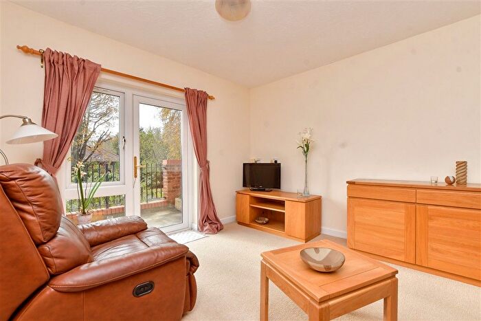 1 Bedroom Flat For Sale In Belmont Road, Leatherhead, Surrey, KT22