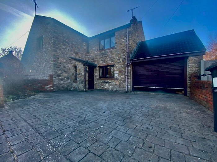 3 Bedroom Flat For Sale In Main Road, Easter Compton, Bristol, BS35