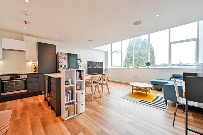2 Bedroom Flat For Sale In Trinity Place, Chertsey Road, Woking, Woking, GU21