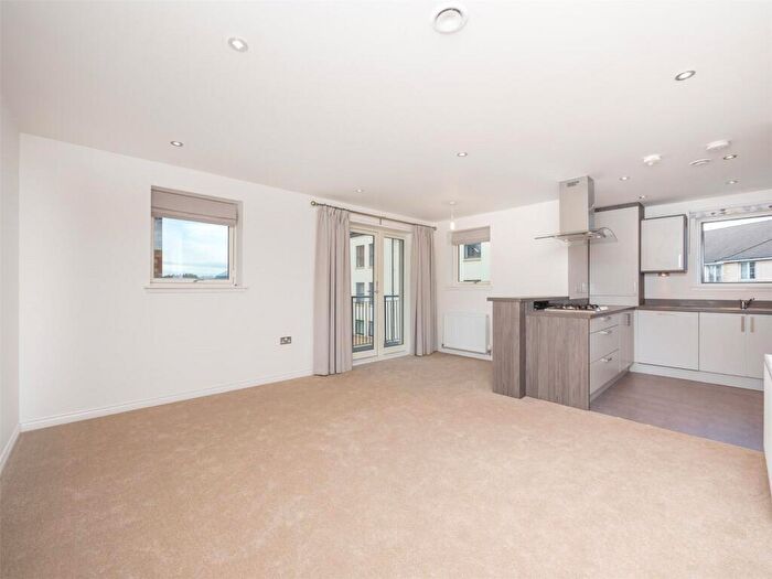 2 Bedroom Flat To Rent In Hatters Lane, Edinburgh, EH7