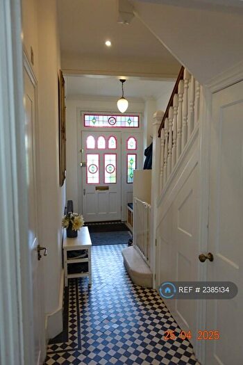 4 Bedroom Detached House To Rent In Woodberry Crescent, London, N10