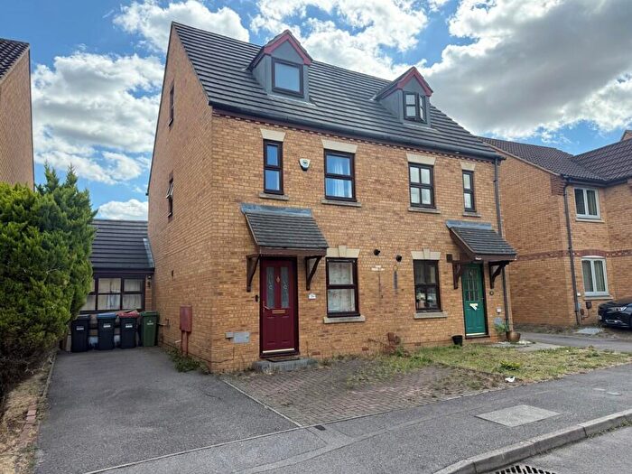 4 Bedroom Semi-Detached House To Rent In St. Helens Grove, Monkston, MK10