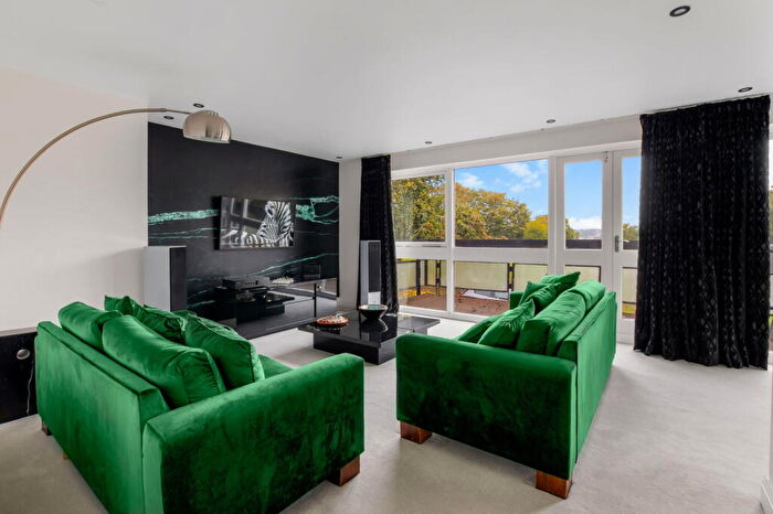 4 Bedroom Semi-Detached House For Sale In Badgers Croft, Totteridge, N20