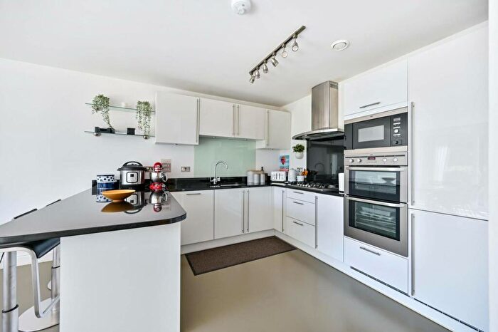 4 Bedroom Semi-Detached House To Rent In Salisbury Road, Worcester Park, KT4