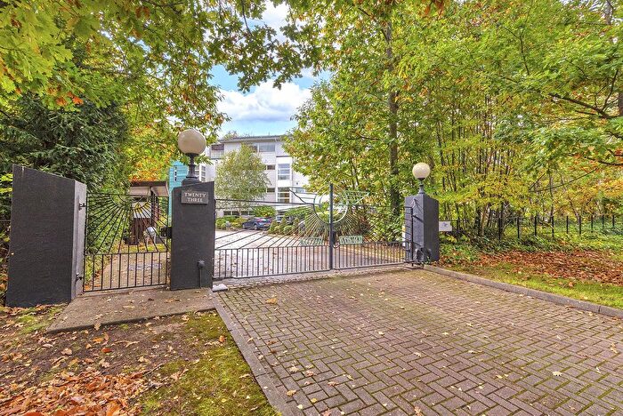 2 Bedroom Flat For Sale In Gibson Drive, Kings Hill, ME19