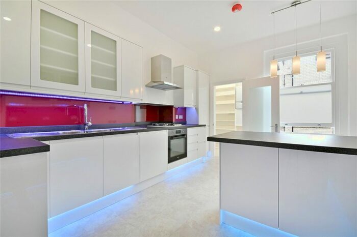 3 Bedroom Flat To Rent In Bedford Court Mansions, Bedford Avenue WC1B