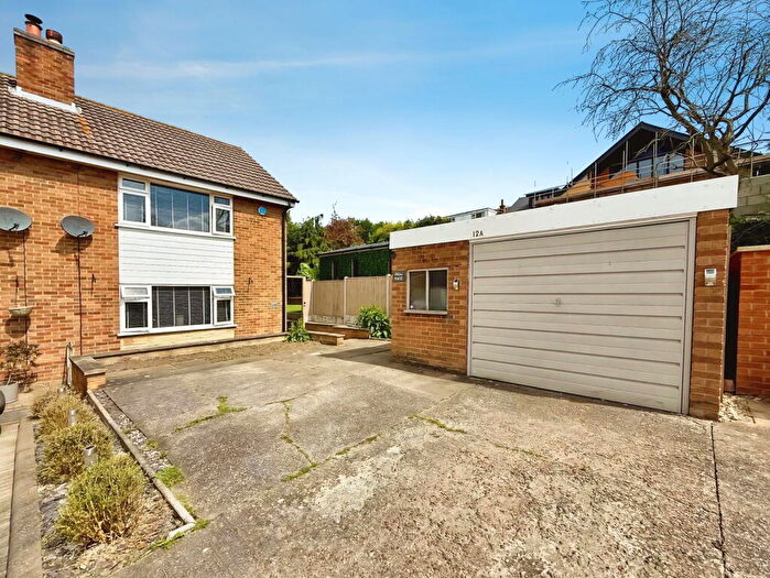 3 Bedroom Semi-Detached House For Sale In Darley Close, Castle Gresley, DE11