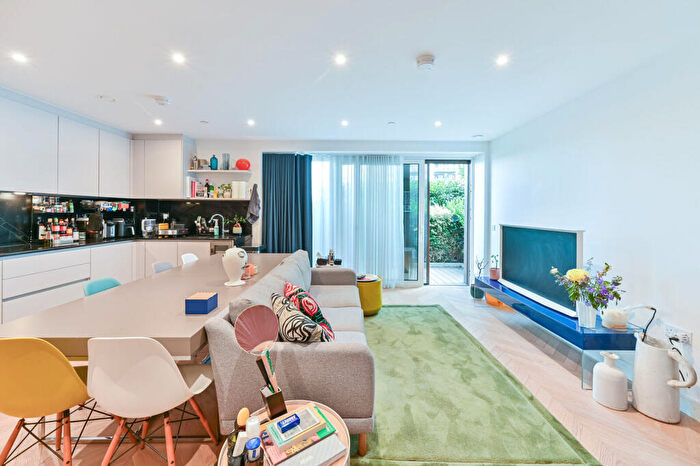 2 Bedroom Flat For Sale In Hennessey Apartments, Woolwich Riverside, Woolwich, SE18