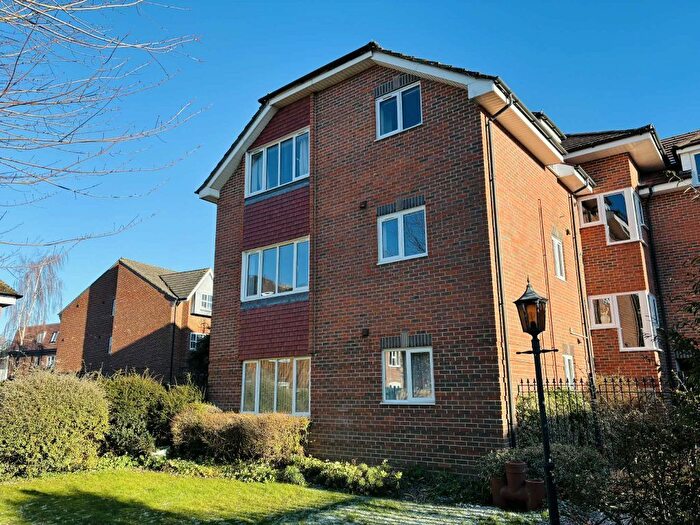 2 Bedroom Flat For Sale In Becket House, Oddfellows Road, Newbury, RG14