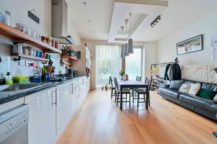 2 Bedroom Flat To Rent In Steedman Street, Elephant And Castle, London, SE17