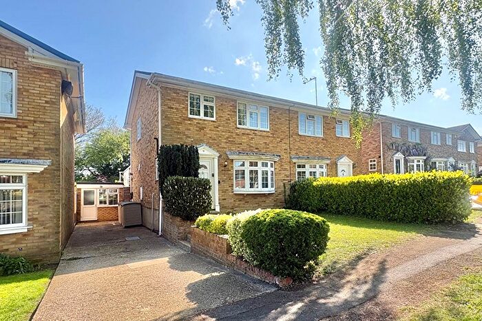3 Bedroom Semi Detached House For Sale In Pilgrims Close, Farnham, Surrey, GU9