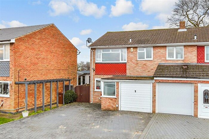 3 Bedroom Semi Detached House For Sale In Harptree Drive, Walderslade, Chatham, Kent, ME5