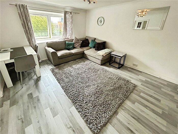 2 Bedroom Apartment To Rent In Broadwater Road, Romsey, Hampshire, SO51