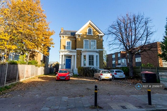 2 Bedroom Flat To Rent In Bedford Hill, London, SW12