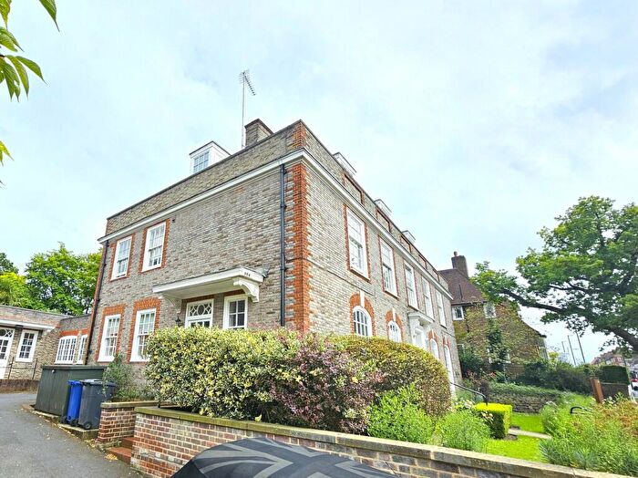 3 Bedroom Flat To Rent In Finchley Road, London, NW11