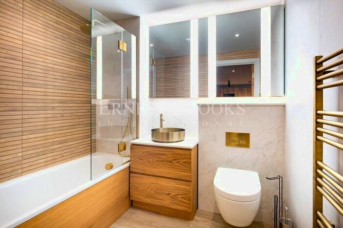 2 Bedroom Flat To Rent In Newham's Yard, Tower Bridge Road, SE1