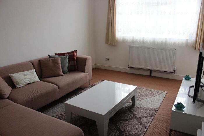 1 Bedroom Flat To Rent In Redwald Road, London, E5