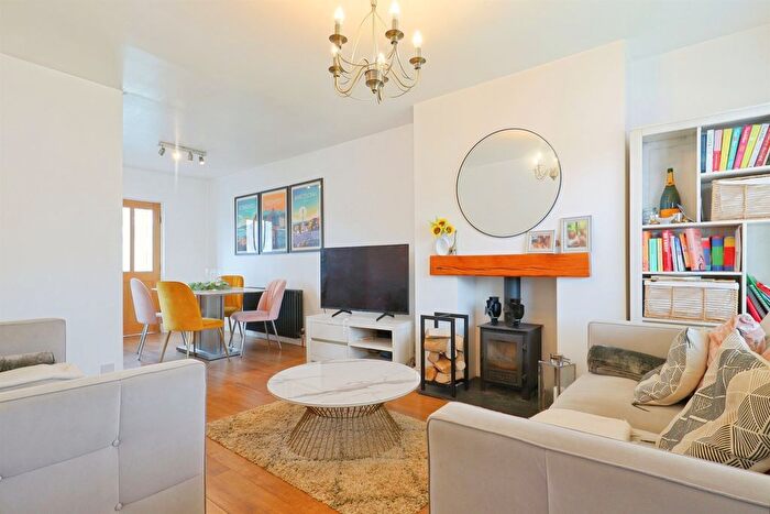 2 Bedroom Semi-detached House For Sale In Lulworth Drive, Leeds, LS15
