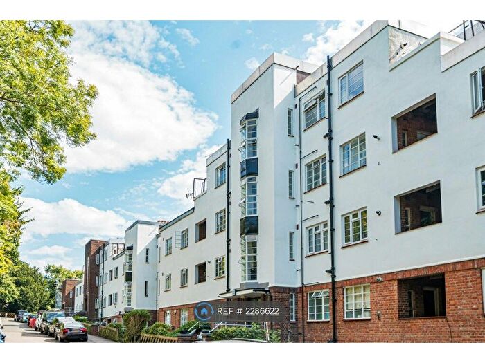 2 Bedroom Flat To Rent In The Woodlands, London, SE19