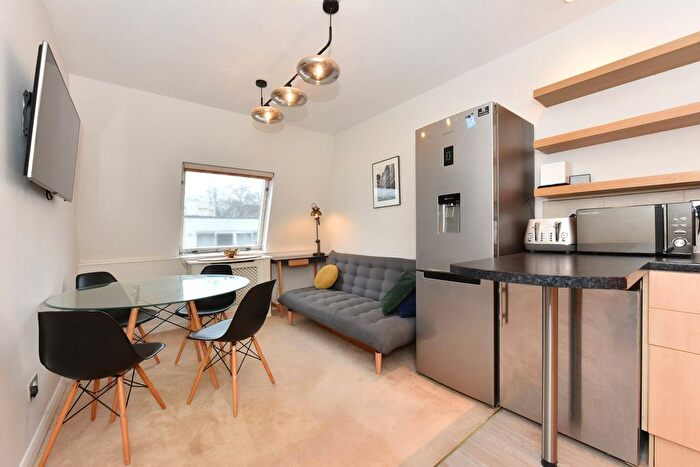 2 Bedroom Flat For Sale In Cleveland Street, Fitzrovia, London, W1T